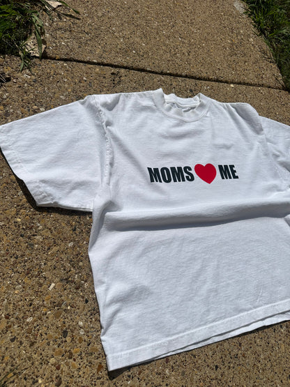 “MOMS ❤️ ME” TEE